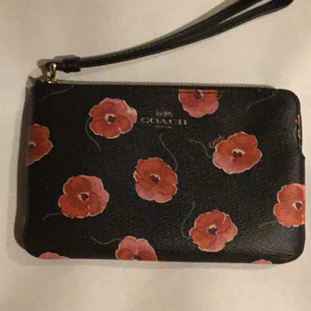 Small Coach zippered wristlet
